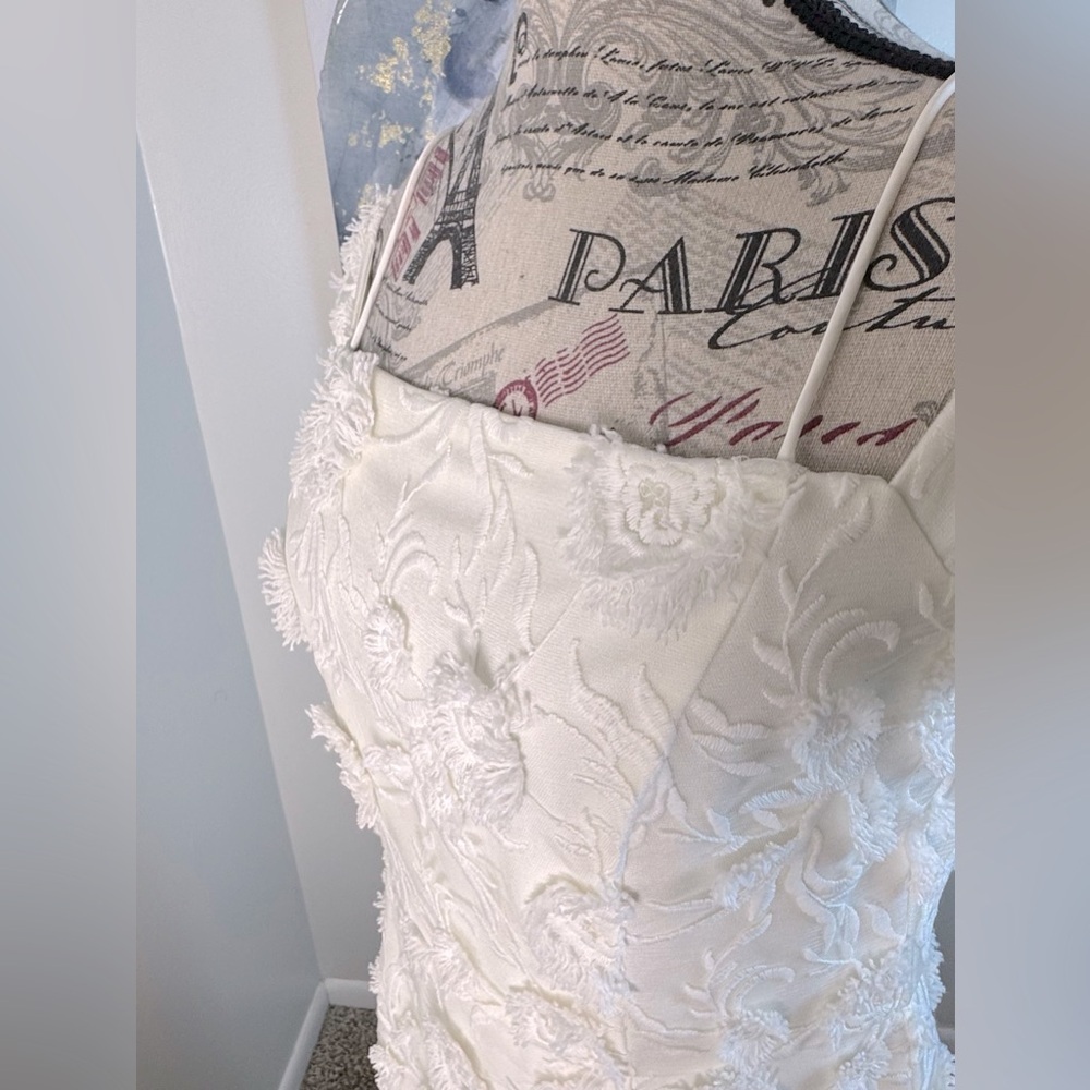 Gianni Bini White Threaded Floral Dress Size 6 Off-Shoulder Festive Bridal Style - Picture 9 of 13